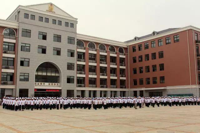 武汉长江职业学院海乘学费_长江商学院学费_兰州市温商长江大酒店